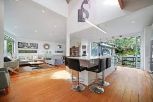 Spacious Family Beach Escape - Narrow Neck