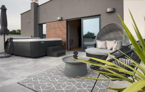 Villa Carbon Residence