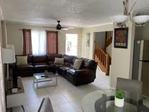 Club Townhouse - Niger Corner