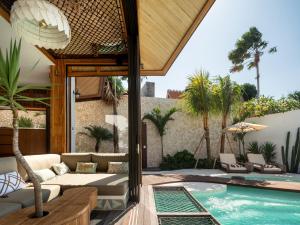 Luxury Tropical Oasis - Prime Bali Location - Pool