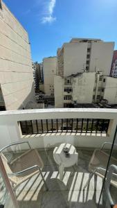 Copacabana: lounge lindo, confortável e com vista do mar