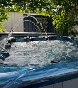 Cherry Blossom Cottage-with country charm and spa