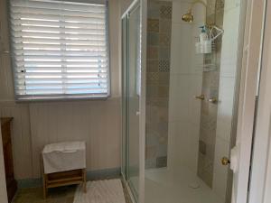 Cherry Blossom Cottage-with country charm and spa