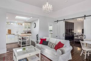 Warm Inviting, and Luxurious The Manor - 4hvězdičkové hotely ve městě Sandy Bay