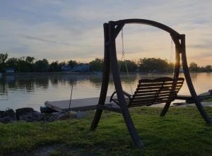 Eclectic Riverside Home 3 Season Room Large Deck