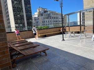 Estúdio com Lavanderia, Cobertura, Em frente ao metrô, Lapa, Aeroporto SDU e 5 minutos do Consulado Americano