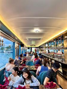 Du thuyền 3 sao - Thăm vịnh Hạ Long DAILY - Bể sục - Buffet - MAI