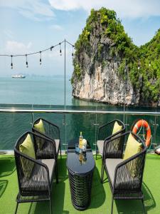 Du thuyền 3 sao - Thăm vịnh Hạ Long DAILY - Bể sục - Buffet - MAI