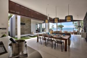 Villa Neung - Modern Beachfront Villa near Bang Por