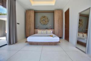 Villa Neung - Modern Beachfront Villa near Bang Por