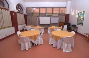 Tahanan Lakeview Hotel