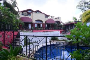 Tahanan Lakeview Hotel