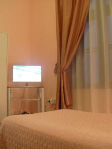 Single Room with Shared Bathroom