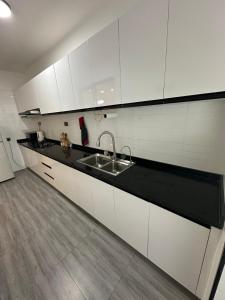 Elegant spacious two bedroom apartment-Swimming pool included