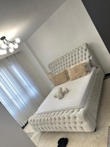 Elegant spacious two bedroom apartment-Swimming pool included