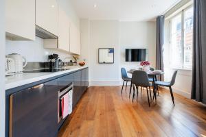 Welcome London - Maddox