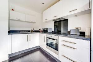Beautiful 2 bedroom 2 bathroom apartment in Colindale