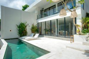 2BR Villa Sand with pool, river view in Canggu