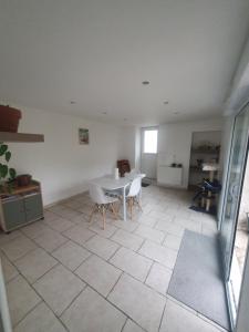 Chambre chez lhabitant avec petit déjeuner à 5 mins du Futuroscope