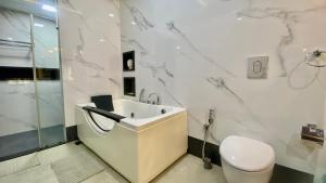 Willo Stays On the beach Sea view Ocean Hues holiday home