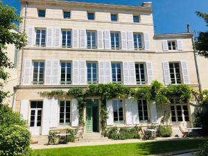 B&B / Chambres d'hotes L-Hotel Particulier du 12 : Suite - Vue sur Jardin