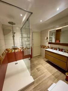 Maison "Loeil du Prince" - Verdun Centre - Terrasse - Wifi - 7 couchages - 10 personnes - Garage Vélo et moto - Géré par PrestaZenServices