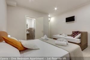 Opera - Sinfonia - Minuetto - Melody Apartments by Mamo Florence