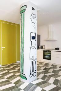 8 Min walk to Harbour