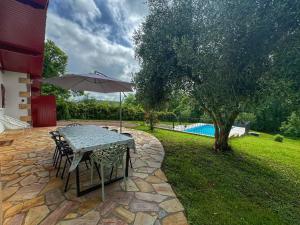 Maisons de vacances Maison avec piscine : photos des chambres