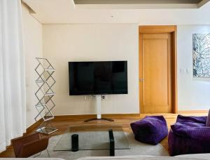 Spacious & Modern Family Retreat