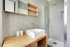 Luminous Apartment by Les Maisons de Charloc Homes