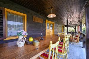 Kuća Viola, traditional wooden house in Tuhelj