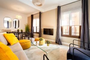 Four-Bedroom Apartament I room in MIT House MadVille Attic I en Madrid