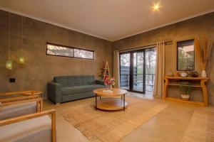 Longneck Luxury Bush Lodge