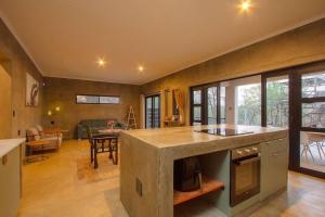 Longneck Luxury Bush Lodge