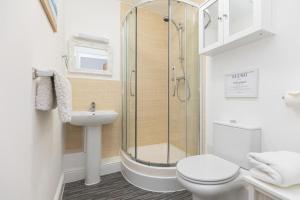 BLUE WATERS 2 by BOURNECOAST- A Modern Apartment Near the Sandy Beaches - FM3590