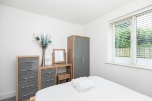 BLUE WATERS 2 by BOURNECOAST- A Modern Apartment Near the Sandy Beaches - FM3590