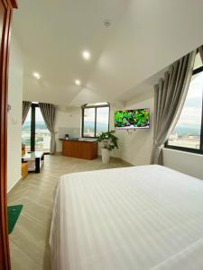 Phòng có giường cỡ King nhìn ra cảnh núi non (King Room with Mountain View)