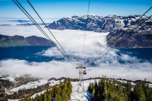 NH 2 Interlaken-Luzern Lake I Mountain I unique I connect