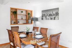 Vibrant 2-bed Home in Nottingham by Renzo, Free Driveway Parking, Sleeps 6!