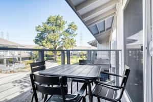 Foster City 2BR w Gym WD Pool nr Caltrain SFO-809