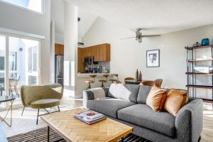 Redondo Beach 2BR Loft w Pool Gym nr Beach LAX-397