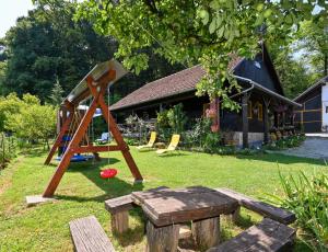 Kuća Viola, traditional wooden house in Tuhelj 