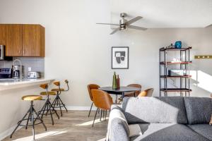 Redondo Beach 2BR Loft w Pool Gym nr Beach LAX-397