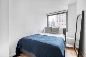 Blueground Sq doorman gym garden NYC-178
