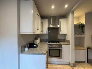 Unique 2BR 1BA Flat in Croydon