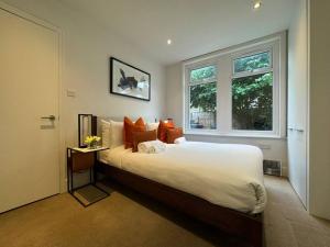 Unique 2BR 1BA Flat in Croydon