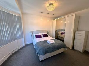 Luxurious House in Luton with free parking