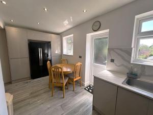 Luxurious House in Luton with free parking