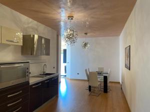 Lovely Seaview Apartment Saranda - 70m from Beach